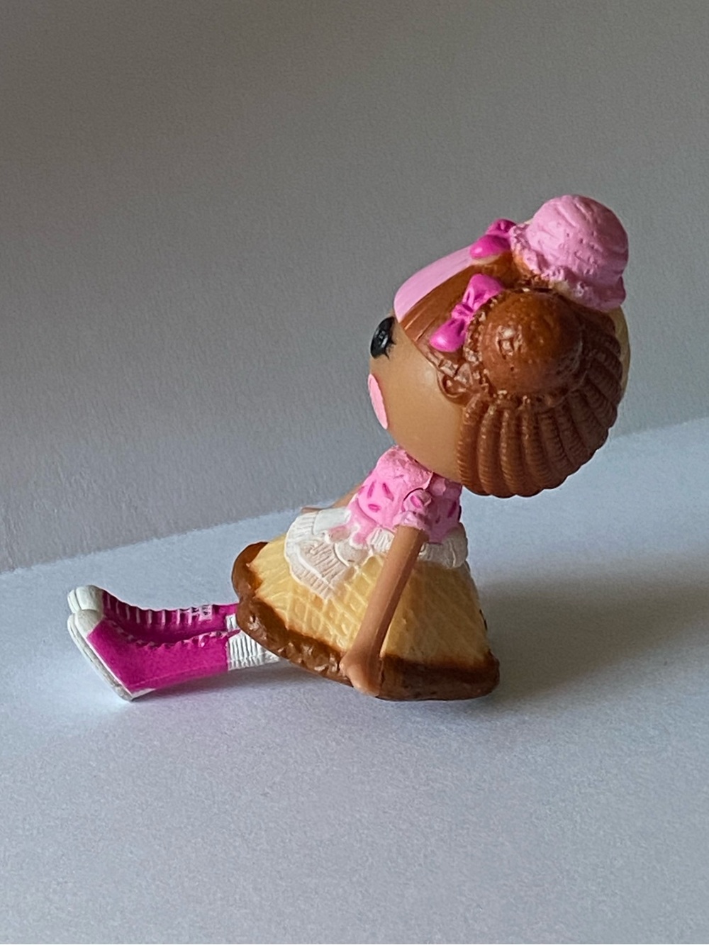 Lalaloopsy Mini Scoop Waffle Cone Doll - Picture 5 of 7